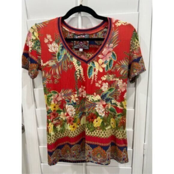 Johnny Was Elegant Beautiful Rapsodia Favorite V-Neck Tee - Picture 3 of 6